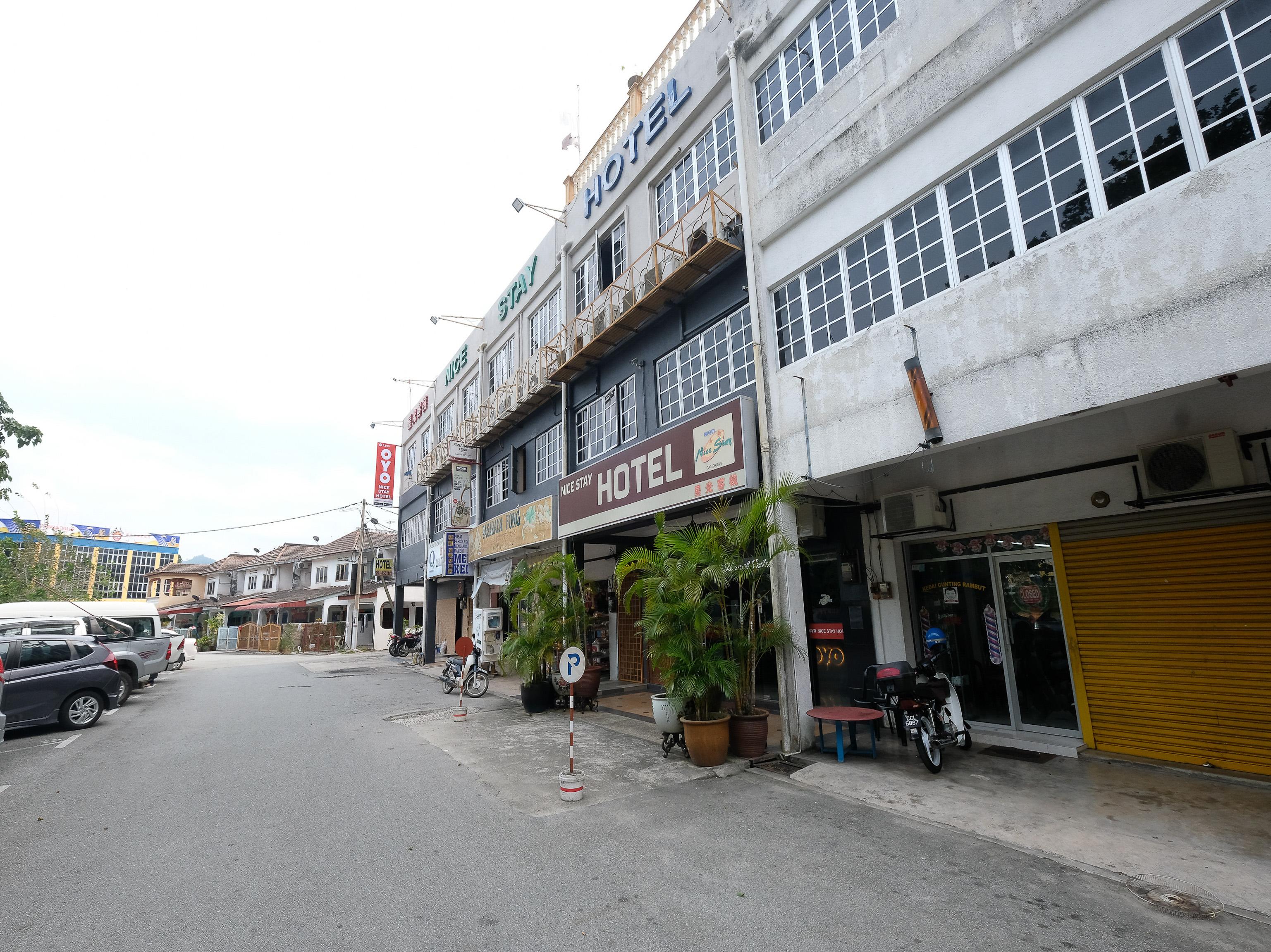 Oyo 1190 Nice Stay Hotel Рауб Екстер'єр фото